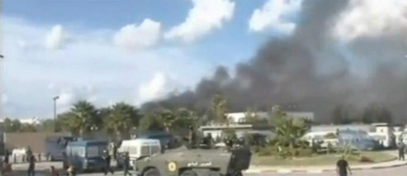 Tunisie : Les forces de lordre semblent contrôler des abords de lambassade US Les forces de l’ordre semblent contrôler les abords de l’ambassade des Etats-Unis à Tunis alors que des renforts sont dépêchés sur place