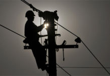 La demande d’électricité en Tunisie a augmenté d’environ 30 % La Société Tunisienne de l’Electricité et du Gaz (STEG) a annoncé une coupure d'électricité le dimanche 17 mai 2015 à partir de 8h00