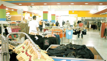 Tunisie-Fête de lAïd El Fitr: A quel prix ? Ramadan tire à sa fin et les familles s’apprêtent à célébrer la fête de l'Aïd al-Fitr. Les effluves de l’ambiance festive se font déjà sentir surtout avec la fièvre des achats qui s’est emparée ...
