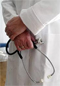 Tunisie : Les « blouses blanches » voient rouge Quelque 2000 hospitalo-universitaires observent