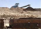 Tunisie-Gafsa : Le bassin minier refait grise mine Les grèves et les sit-in ont repris dans le bassin minier de Gafsa où les agents de la société de transport relevant de la Compagnie de phosphate de Gafsa poursuivent leur sit-in ouvert pour la 3ème journée consécutive et ont bloqué la ligne de chemins de fer de Metlaoui empêchant la circulation des trains chargés de phosphate. ...