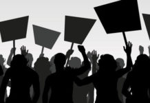 Les travailleurs de chantiers protestent devant la présidence du gouvernement protestation
