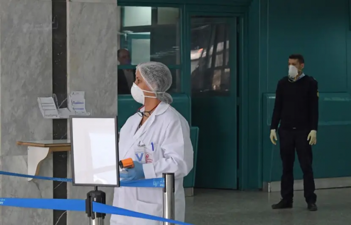 deux employes aeroport tunis carthage 10 mars 2020 tunisie