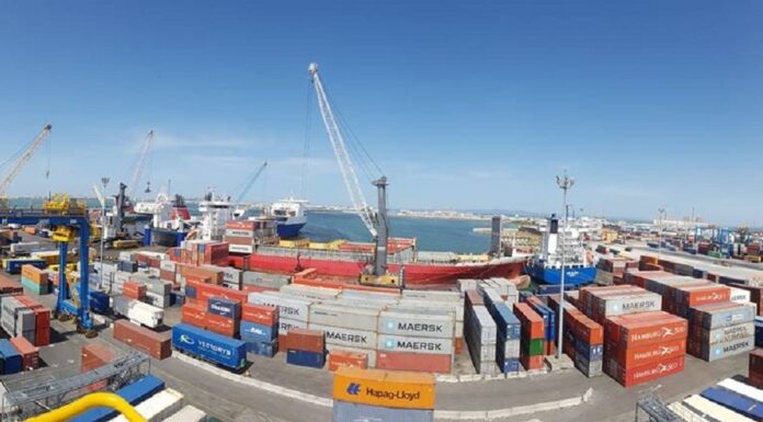 La Douane aux entrepôts et commerces du port de Radès