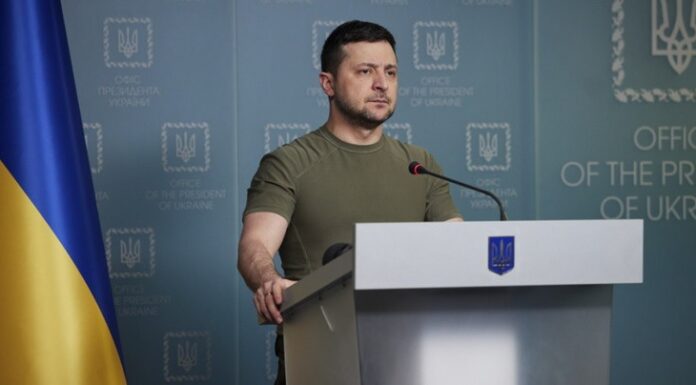 Ukraine: Zelensky limoge le commandant de l’armée de l’air après le crash d’un F-16