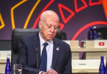 La diplomatie de Saied a isolé la Tunisie des donateurs et investisseurs internationaux, selon Carnegie
