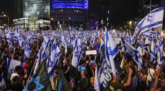 Israël : Des manifestants pénètrent dans un centre de détention de l’armée après l’arrestation de soldats par la police militaire