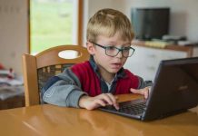 Campagne de communication pour protéger les enfants des risques internet
