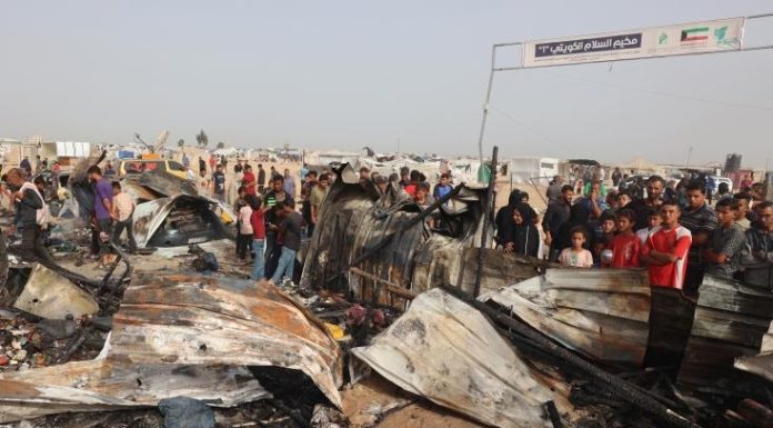 Condamnations internationales après l’attaque d’un camp de déplacés à Rafah
