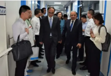 Une délégation chinoise visite l’hôpital militaire