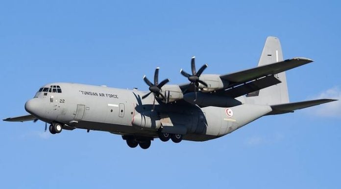 La Tunisie dépêche un avion militaire d’aides alimentaires au peuple palestinien