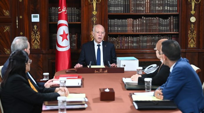 Le chef de l’État préside une réunion sur la révision de certains articles régissant le régime juridique des chèques.