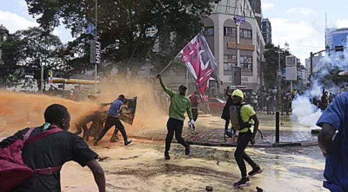 Kenya : Des manifestants prennent d’assaut le Parlement