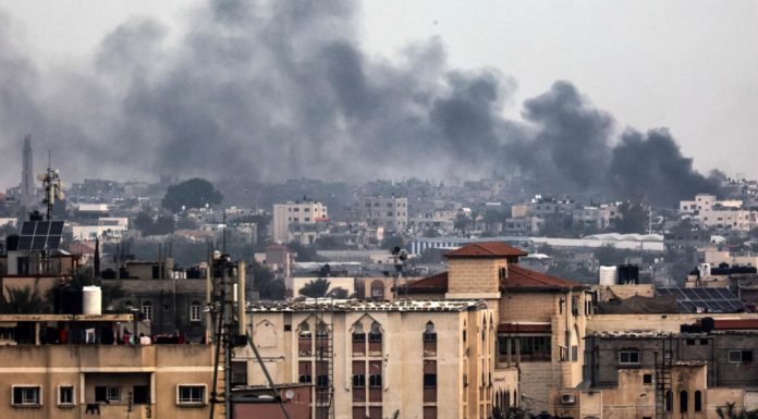 Les attaques israéliennes sur Khan Younis déplacent 180 000 Palestiniens en 4 jours