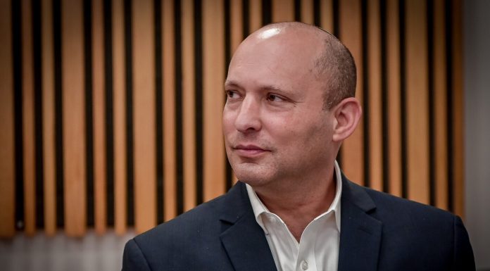 Israël : Les dirigeants politiques et militaires actuels doivent partir, exige l’ex 1er ministre Bennett