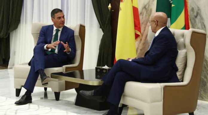 Migration: Après la Mauritanie, le Premier ministre espagnol en Gambie et au Sénégal