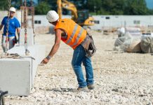 Les travailleurs de chantiers de moins de 45 ans protestent
