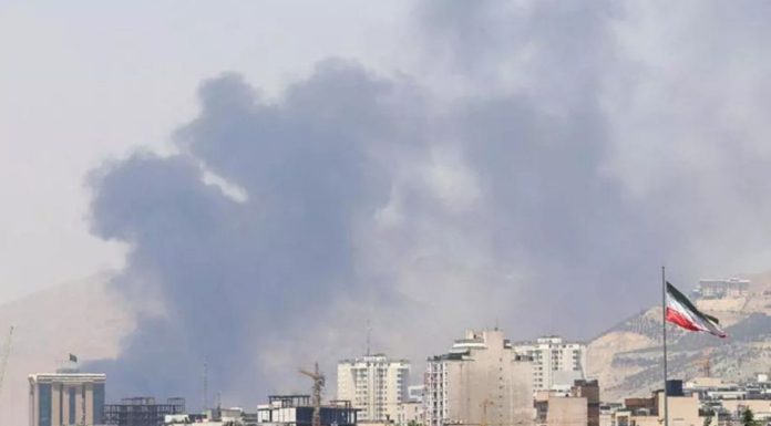 D’importants dégâts dans des habitations après les tirs de missiles iraniens répétés sur Israël
