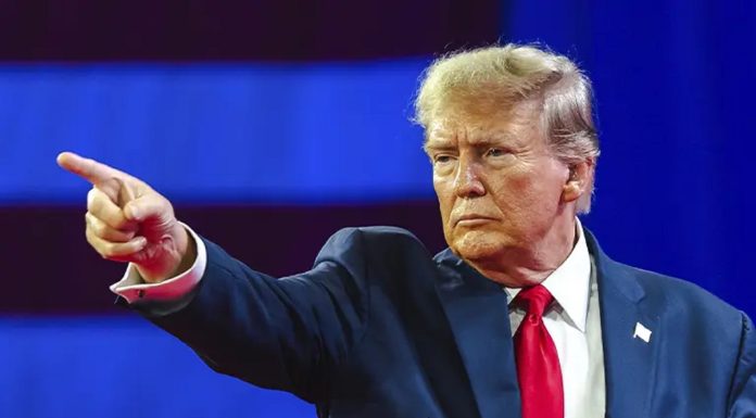 La relation entre Trump et Epstein au cœur de nouveaux documents publiés