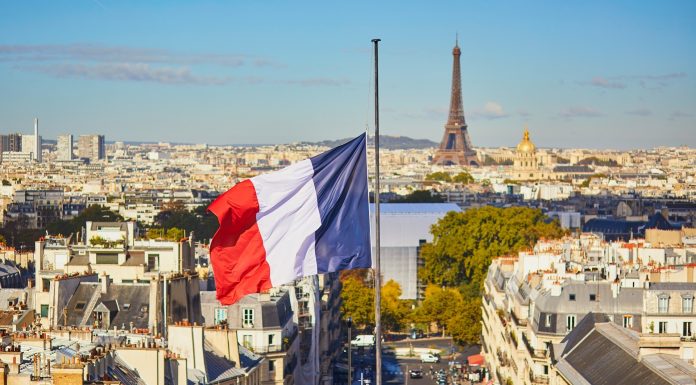 France : Le Premier ministre actionne un premier 49.3