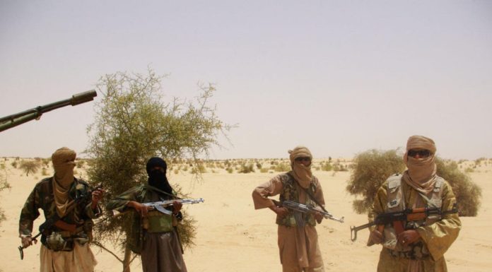 Mali : Des groupes armés lancent des attaques coordonnées à travers le pays