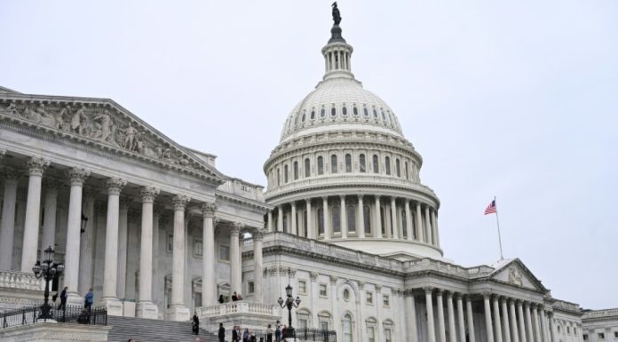 Nouvelle poussée de fièvre à la Fed, qui défend son indépendance face à Trump