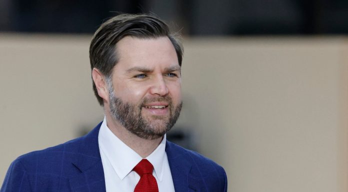 Vance : : Trump est le seul dirigeant mondial qui apprécie encore Israël