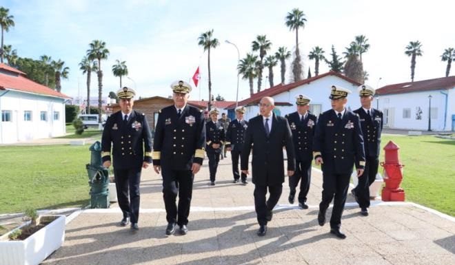Le ministre de la Défense se rend à la base navale de Menzel Bourguiba