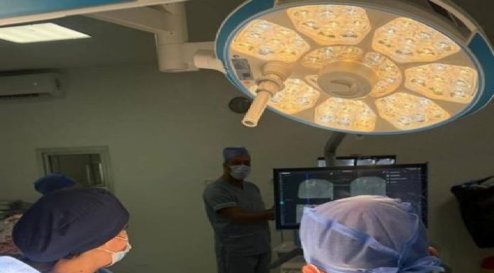 Chirurgie-Orthopédie pédiatrique : Pour la première fois, une scoliose traitée avec succès grâce à la navigation assistée par ordinateur, à l’Institut Kassab