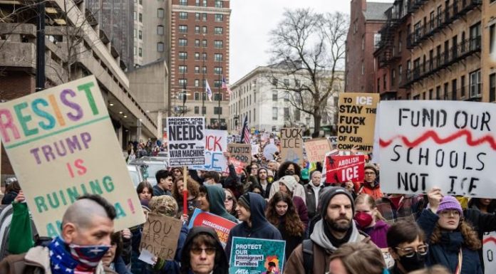 Week-end de protestations aux USA contre la police de l’immigration