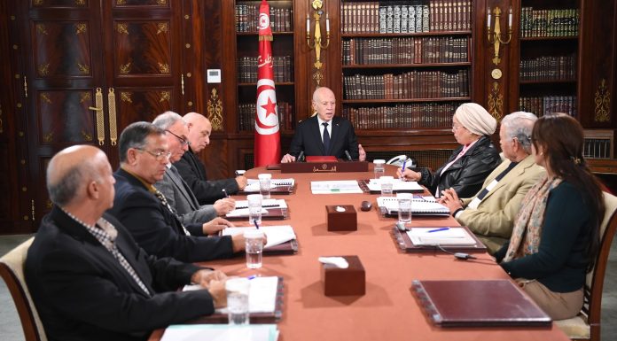 Le président Saïed reçoit le rapport final de la mission de l’équipe de travail chargée du dossier environnemental de Gabès