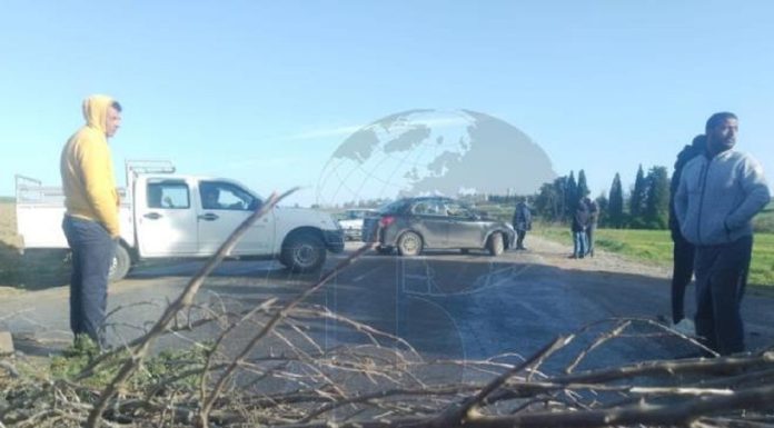 Nabeul : Zangou isolée, les habitants bloquent la route pour protester
