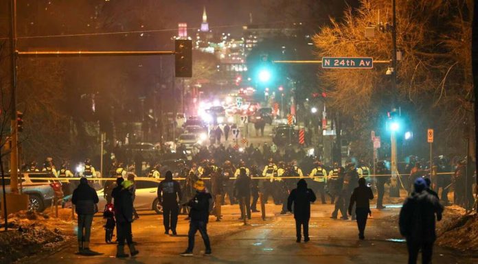Minneapolis: Trump menace d’invoquer une loi d’exception après de nouveaux heurts