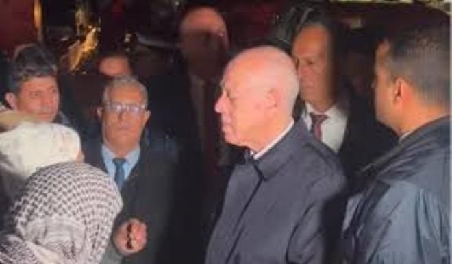 Le président Saïed au chevet des familles des victimes des inondations de Moknine