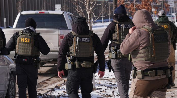 Les agents fédéraux commencent à quitter Minneapolis