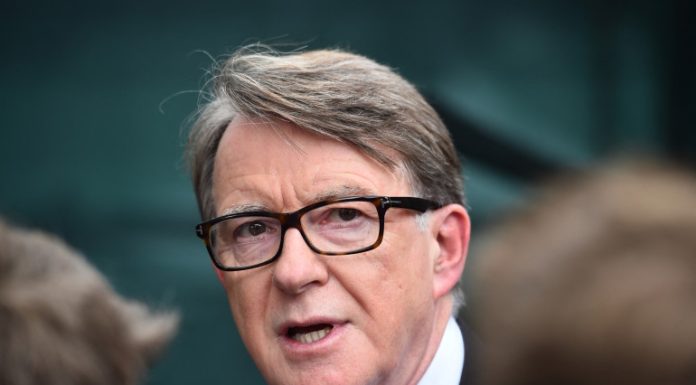 Affaire Epstein: Un ex-ministre britannique arrêté
