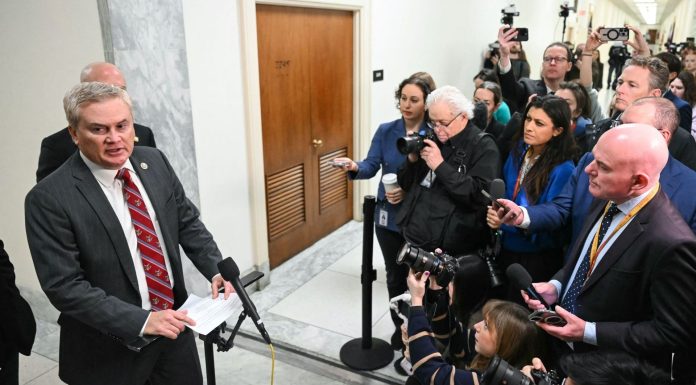 La complice d’Epstein, exige une grâce de Trump pour témoigner devant le Congrès