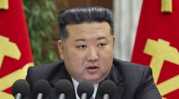 Kim Jong-un réélu à la tête du Parti des travailleurs