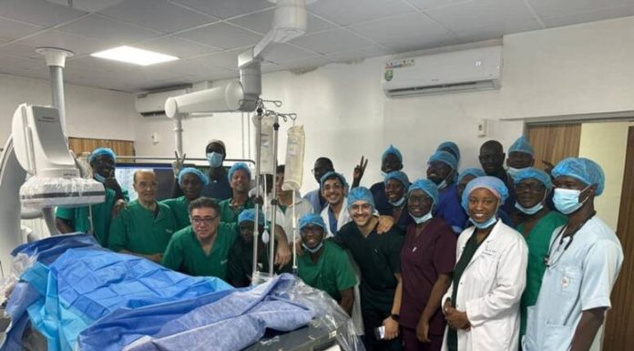 Six commissurotomies percutanées réalisées au Sénégal par des Tunisiens