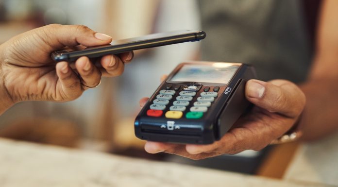 En 2025, les Tunisiens ont massivement adopté le paiement mobile, le chèque s’effondre
