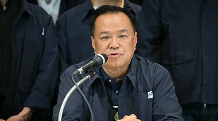 Le Premier ministre thaïlandais revendique sa victoire aux législatives