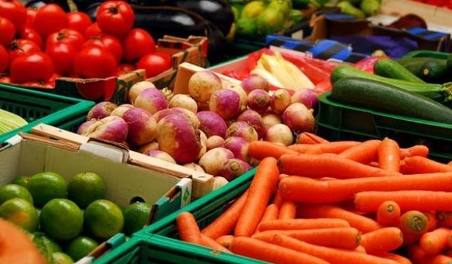 Préparatifs d’approvisionnement du marché pendant le Ramadan à Kasserine