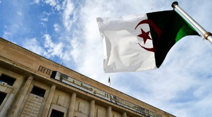 Algérie: Le Parlement retire l’exigence d’excuses dans la loi criminalisant la colonisation française