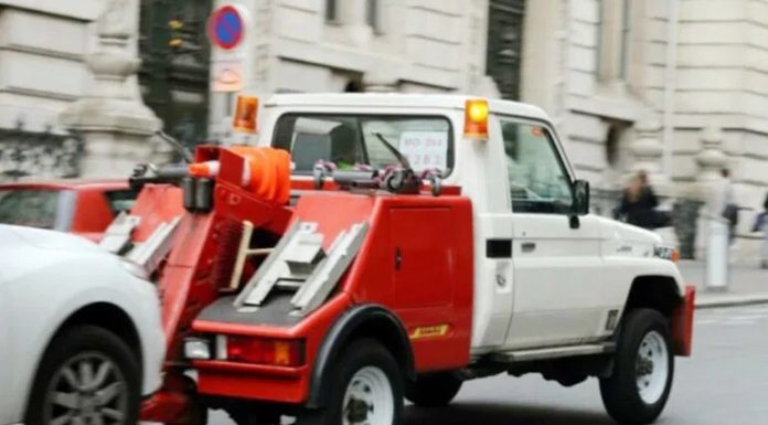La municipalité de Tunis sévit, de soir aussi, contre le stationnement interdit