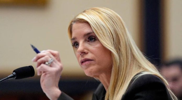 Pam Bondi assignée à comparaître devant le Congrès au sujet des dossiers Epstein