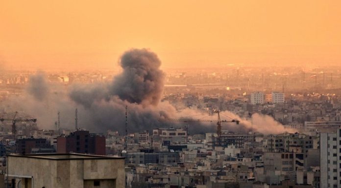 L’Iran menace de cibler les sites pétroliers de la région si Israël frappe ses infrastructures énergétiques