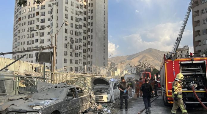Deux tués et un blessé grave dans une attaque iranienne sur le centre d’Israël