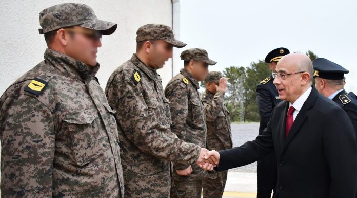 Le ministre de la Défense en visite dans une unité militaire à Béja
