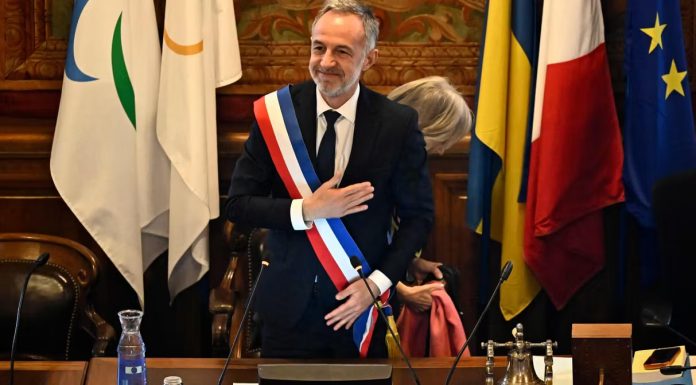 Le socialiste Emmanuel Grégoire intronisé maire de Paris
