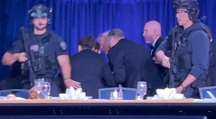 Trump et son cabinet sains et saufs après des coups de feu tirés lors du dîner des correspondants de la Maison-Blanche